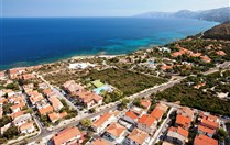 Letecký pohled na hotel, Cala Gonone, Sardinie