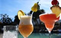 Hotel I Ginepri - Míchané nápoje v baru u bazénu, Cala Gonone, Sardinie