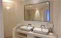 Baia di Chia Resort Sardinia, Curio Collection by Hilton - Pokoj KING ONE BEDROOM SUITE, Chia, Sardinie