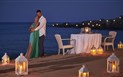 Conrad Chia Laguna Sardinia - Romantická večeře na pláži, Chia, Sardinie