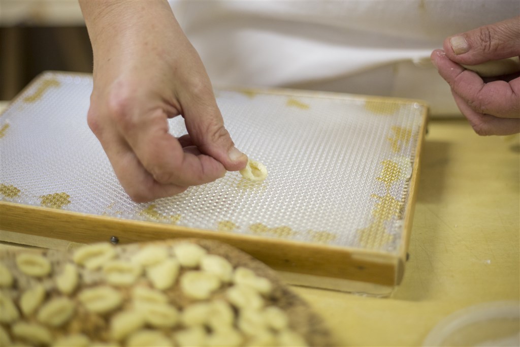 Agriturismo S`Ozzastru - Výroba typických těstovin, Dorgali, Sardinie