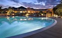 Blu Sant Elmo Beach Hotel - Hlavní budova a bazén, Castiadas, Sardinie