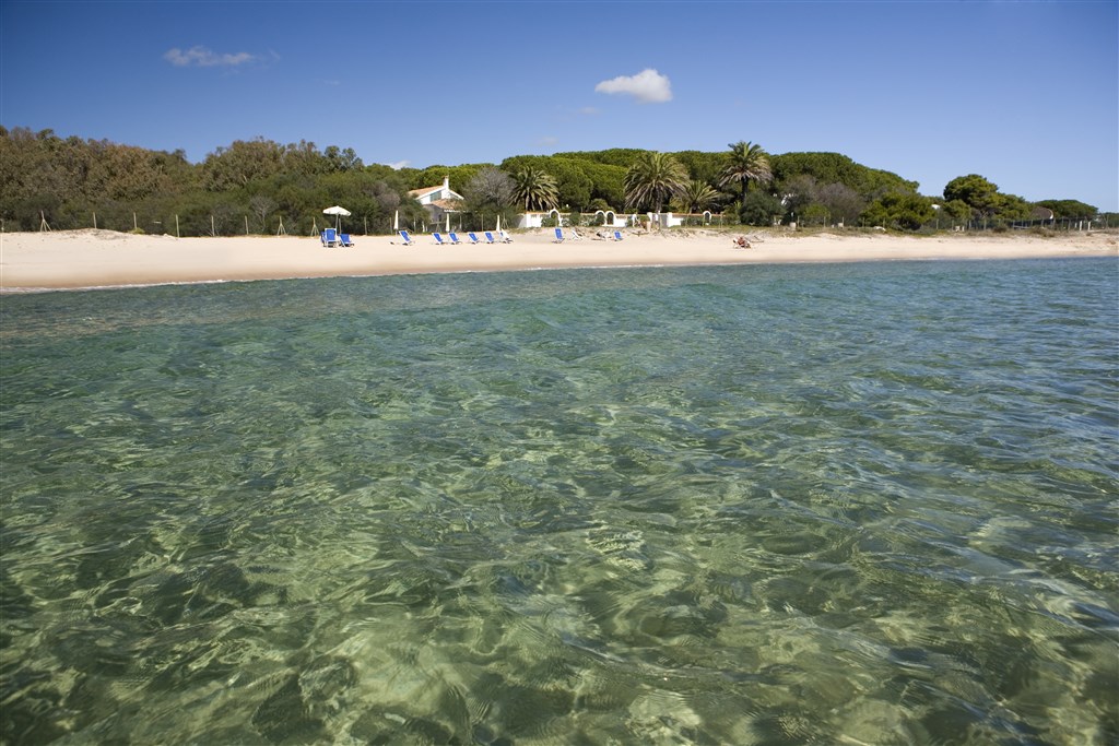 Hotel Mare Pineta - Adults only - Pohled na pláž z moře, Pula, Sardinie