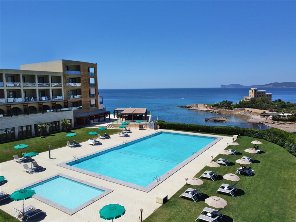 Hotel s bazénem, Alghero, Sardinie