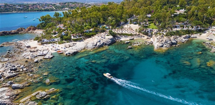 Arbatax Park Resort - Hotel Telis - Členité pobřeží resortu s plážičkami, Arbatax, Sardinie