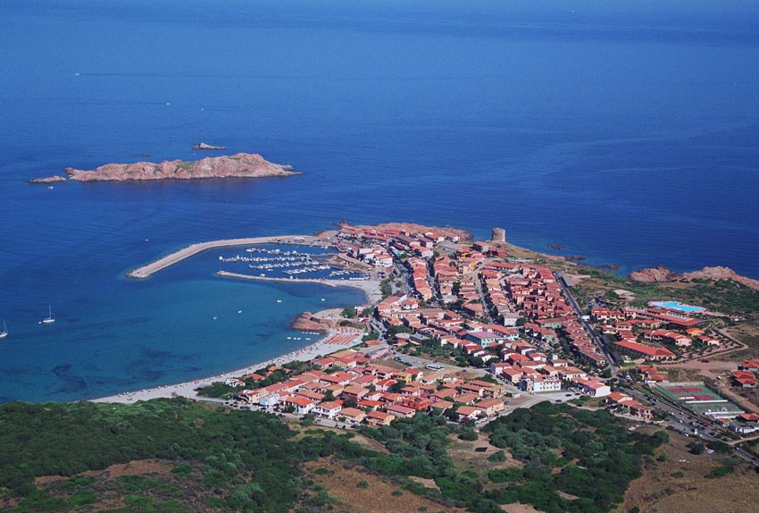 Letecké foto - Isola Rossa, Sardinie