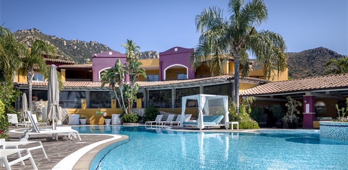 Cruccuris Resort - Adults only - Hlavní budova s bazénem, Villasimius, Sardinie