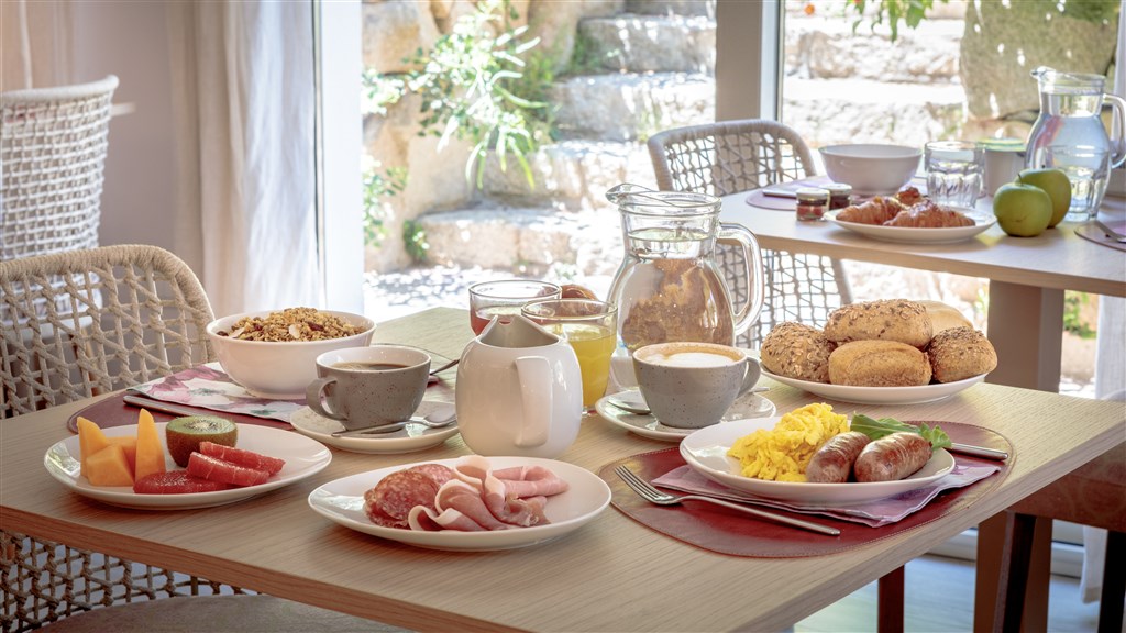 Restaurace - snídaně, Villasimius, Sardinie