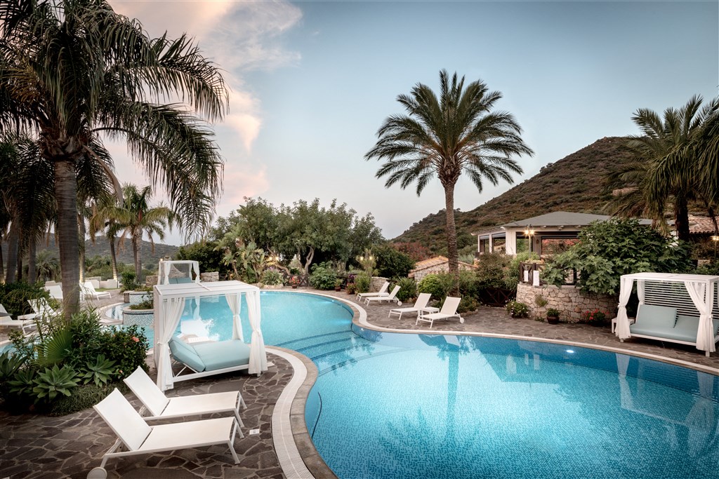 Bazén Baia delle Palme, Villasimius, Sardinie