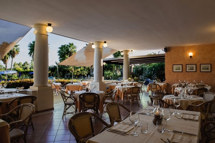 Restaurace, Pula, Sardinie