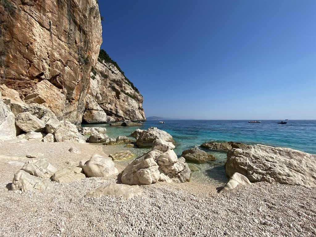 Nascar - Cala Mariolu, Záliv Orosei, Sardinie