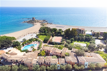 Letecký pohled na hotel, Barisardo, Sardinie