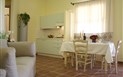Residence Borgo Degli Ulivi - Obývací místnost s kuchyňským koutem, Arbatax, Sardinie