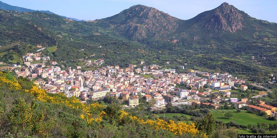 Letecký pohled na obec, Loceri, Sardinie
