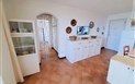 Apartmány & Resort Baia de Bahas - Obývací pokoj s kuch. koutem Trilo, Golfo di Marinella, Sardinie