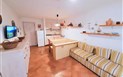 Apartmány & Resort Baia de Bahas - Obývací pokoj s kuch. koutem, Golfo di Marinella, Sardinie