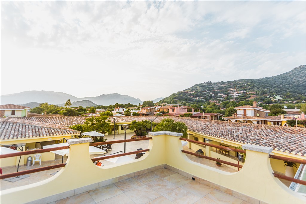 Fiore di Maggio - Centrální náměstíčko, Villasimius, Sardinie