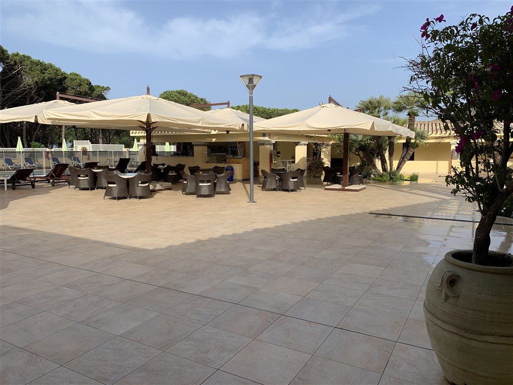 Fiore di Maggio - Bar u bazénu, Villasimius, Sardinie