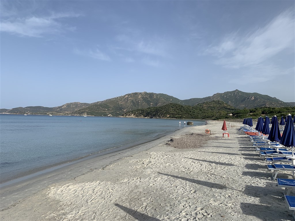 Fiore di Maggio - Hotelová pláž, Villasimius, Sardinie