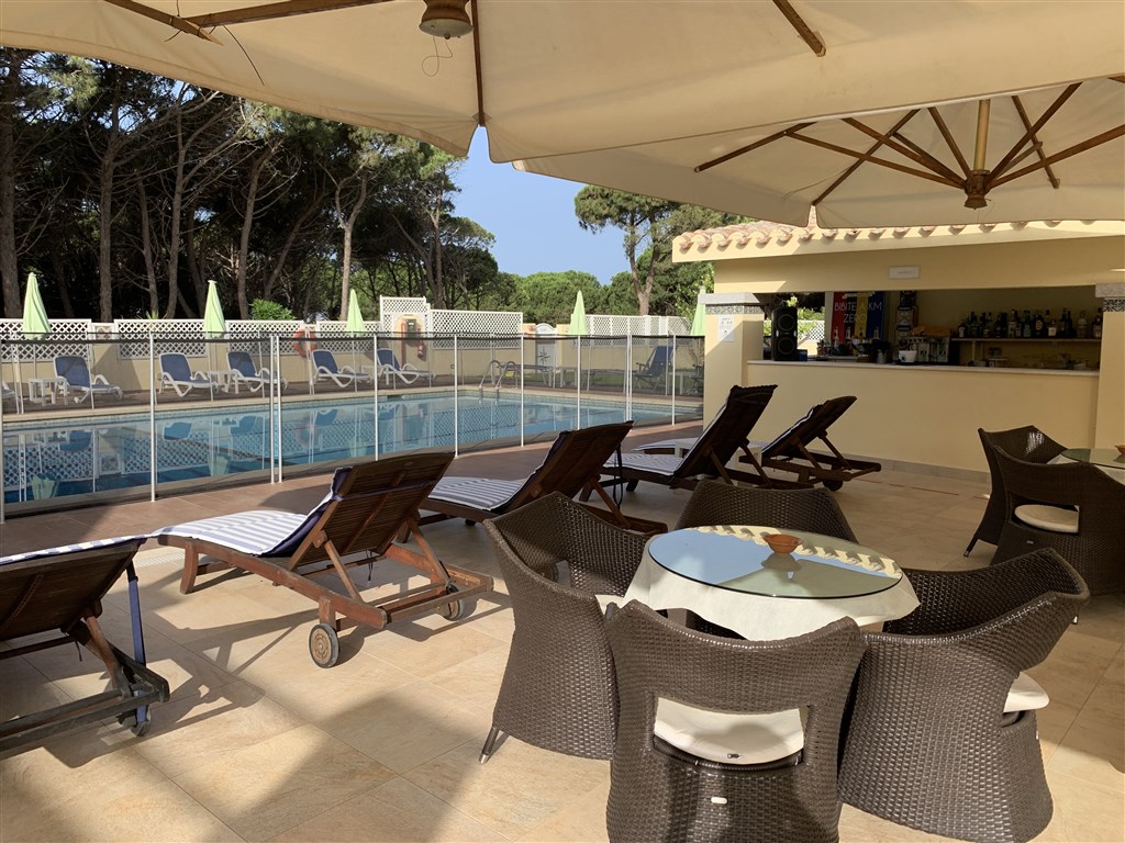 Fiore di Maggio - Bar u bazénu, Villasimius, Sardinie