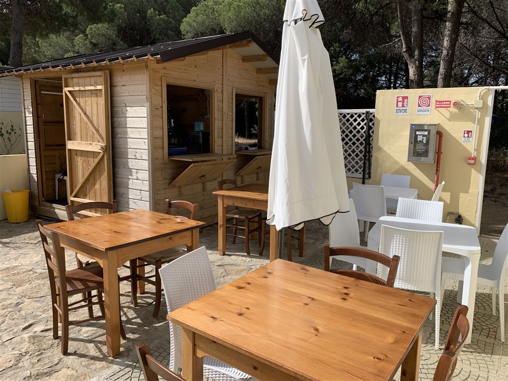 Fiore di Maggio - Bar u pláže, Villasimius, Sardinie