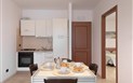 Residence Le Fontane - Trilo obývací pokoj s kuch. koutem, Villasimius, Sardinie