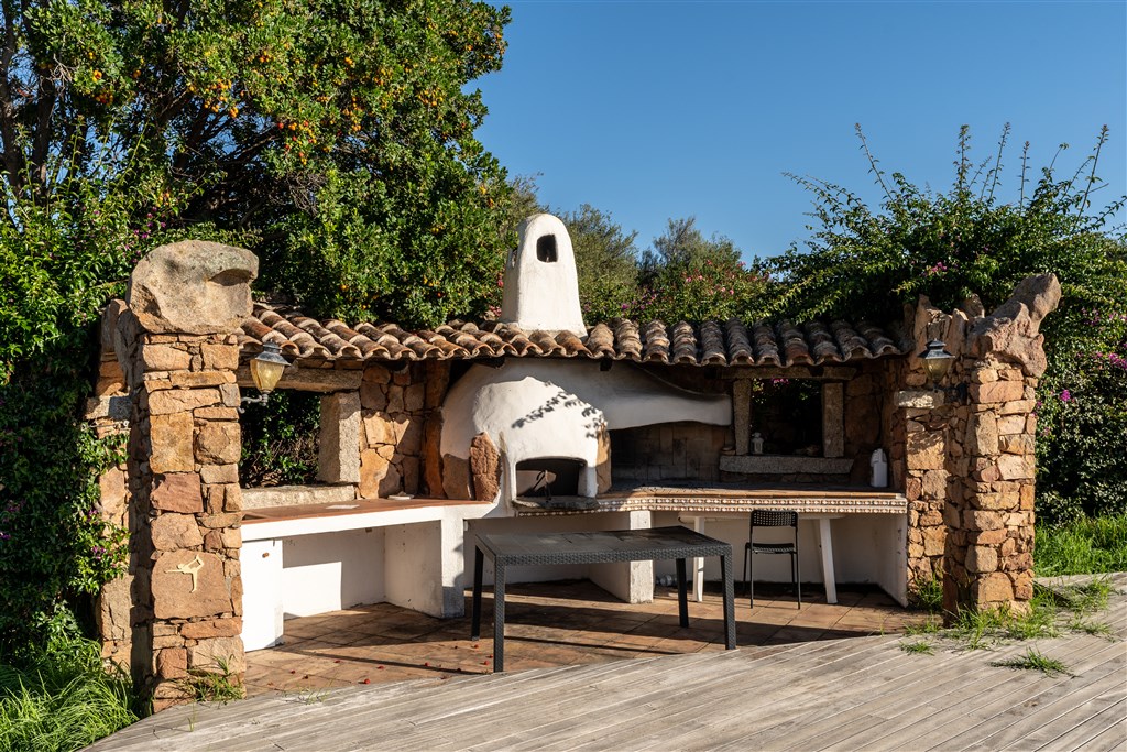 Společný prostor na grilování, Golfo di Marinella, Sardinie