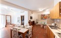 Vila Antonina - Obývací pokoj s kuch. koutem apartmán Trilo, Golfo di Marinella, Sardinie