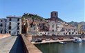 Vína severní Sardinie s Darinou - Pohled na historické centrum, Bosa, Sardinie