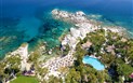 Singles rodiče s dětmi 2-10 let a Lucií - Letecký pohled na resort a pobřeží, Arbatax, Sardinie