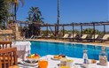 Galanias Hotel & Retreat - Snídaně u bazénu, Bari Sardo, Sardinie