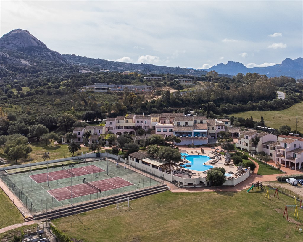 Letecký pohled, Baja Sardinia, Sardinie