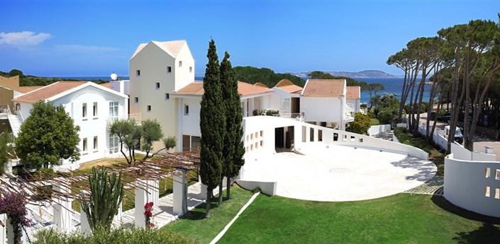 La Coluccia Hotel & Beach Club - Pohled na hotel, Santa Teresa Gallura, Sardinie