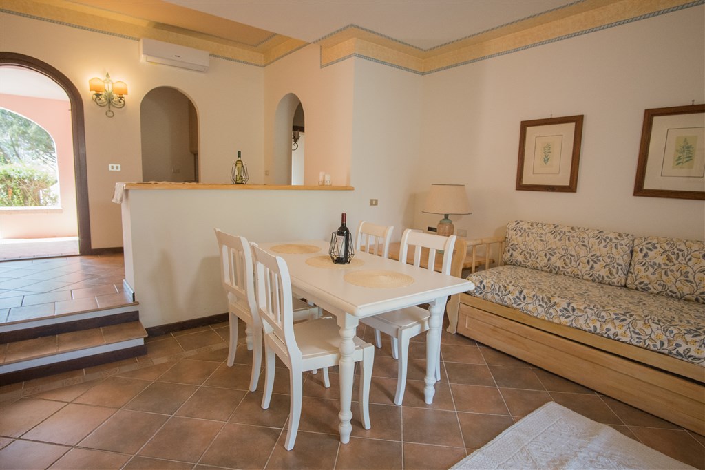 Obývací pokoj s kuch. koutem Bilo, Liscia di Vacca, Sardinie