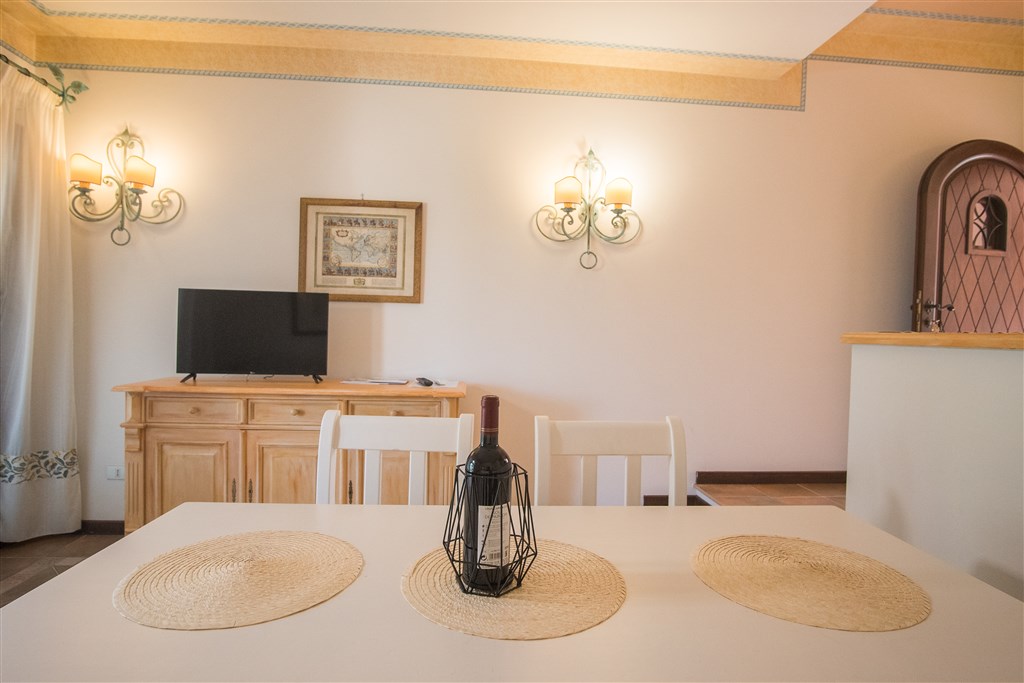 BILO 4 obývací pokoj s kuch. koutem, Liscia di Vacca, Sardinie