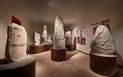 Dlouhověká Sardinie s Kamilou - Muzeum menhirů, Laconi, Sardinie