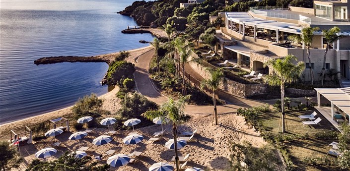 7Pines Resort Sardinia - Letecký pohled na pláž, Baja Sardinia, Sardinie