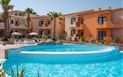 Red Sun Village - Bazén, Trinita d´Agultu, Sardinie
