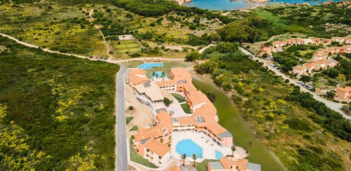 Red Sun Village - Letecký pohled na hotel, Trinita d´Agultu, Sardinie