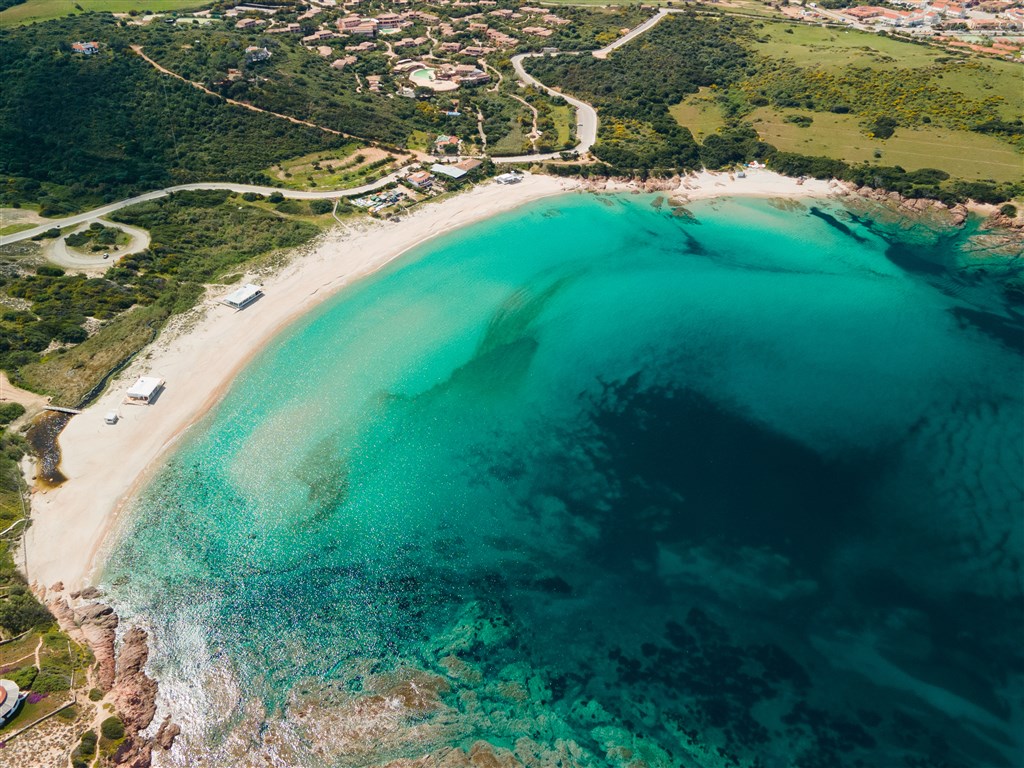 Pláž Marinedda, Trinita d´Agultu, Sardinie