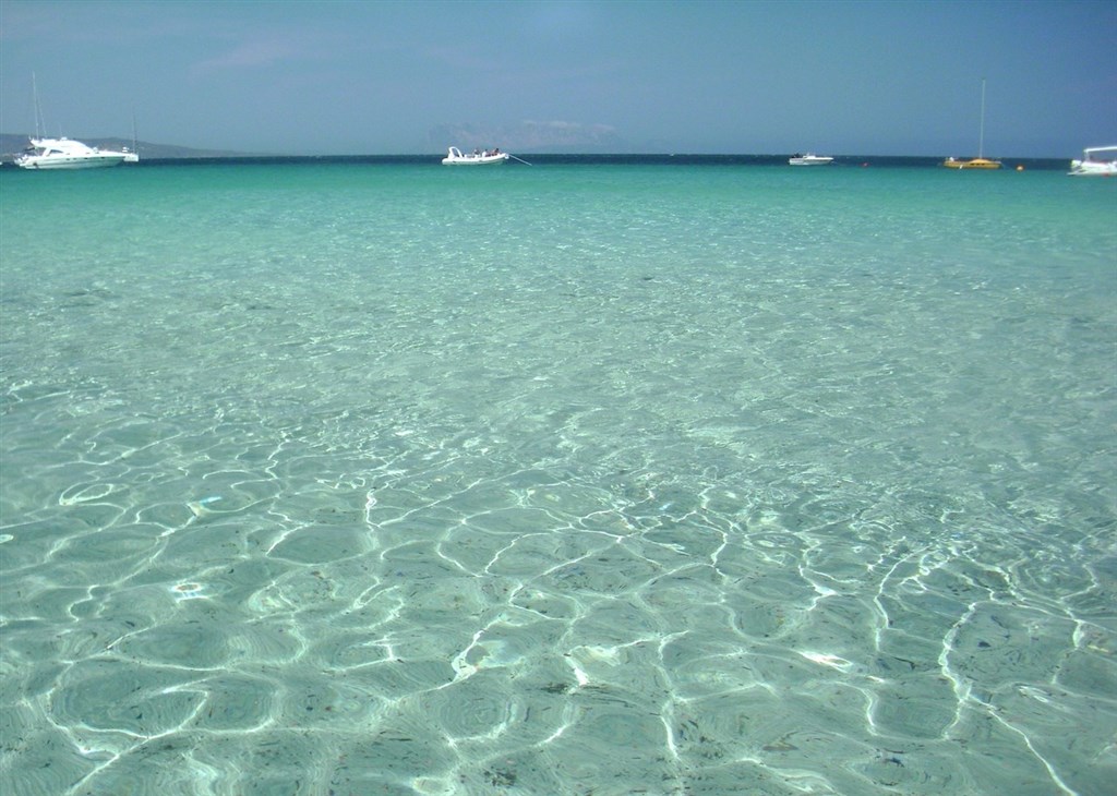 Pláž Porto Ainu, Budoni, Sardinie