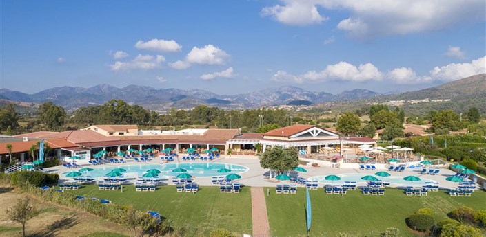 Futura Club Cala Fiorita - Pohled na resort z dronu, Agrustos, Sardinie