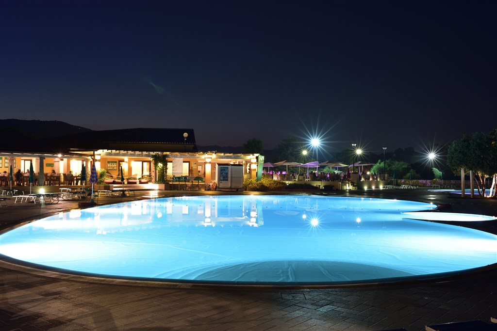 Večerní bazén, Agrustos, Sardinie