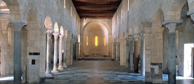 Interiér kostela San Gavino, Porto Torres