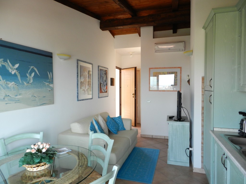 Sardinia Blu Resort - Kuchyně s jídelním stolem, Golfo Aranci, Sardinie