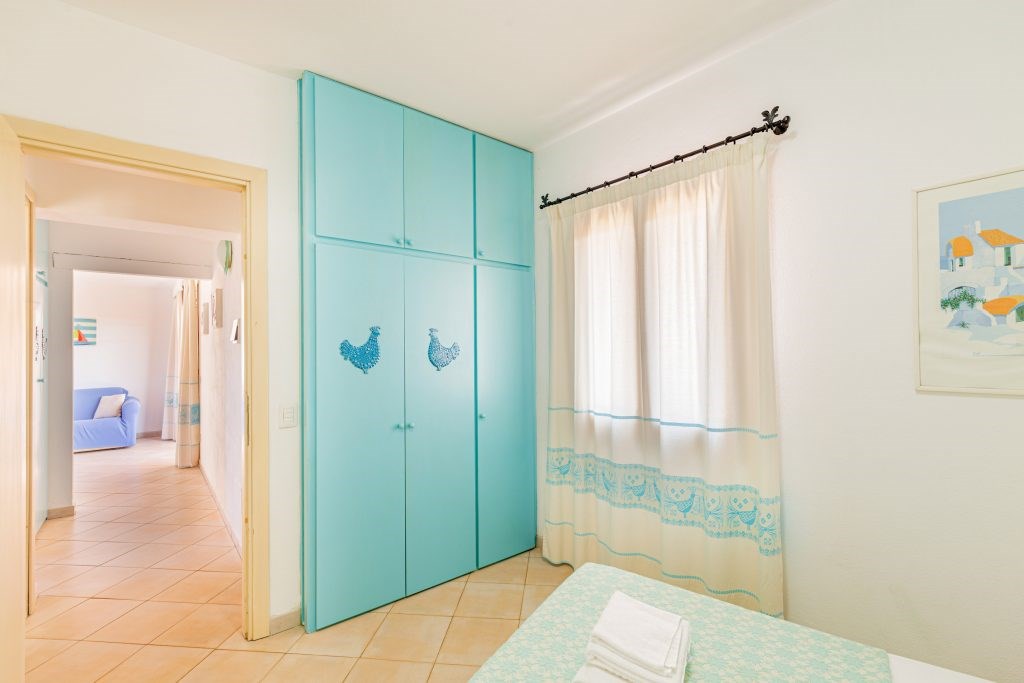 Úložné prostory v ložnice, Golfo Aranci, Sardinie