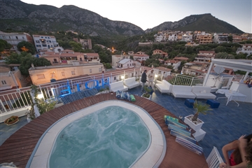 Střešní Jacuzzi, Cala Gonone, Sardinie