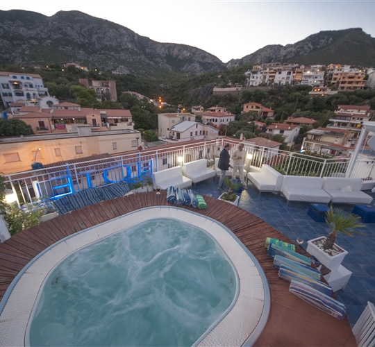 Střešní Jacuzzi, Cala Gonone, Sardinie