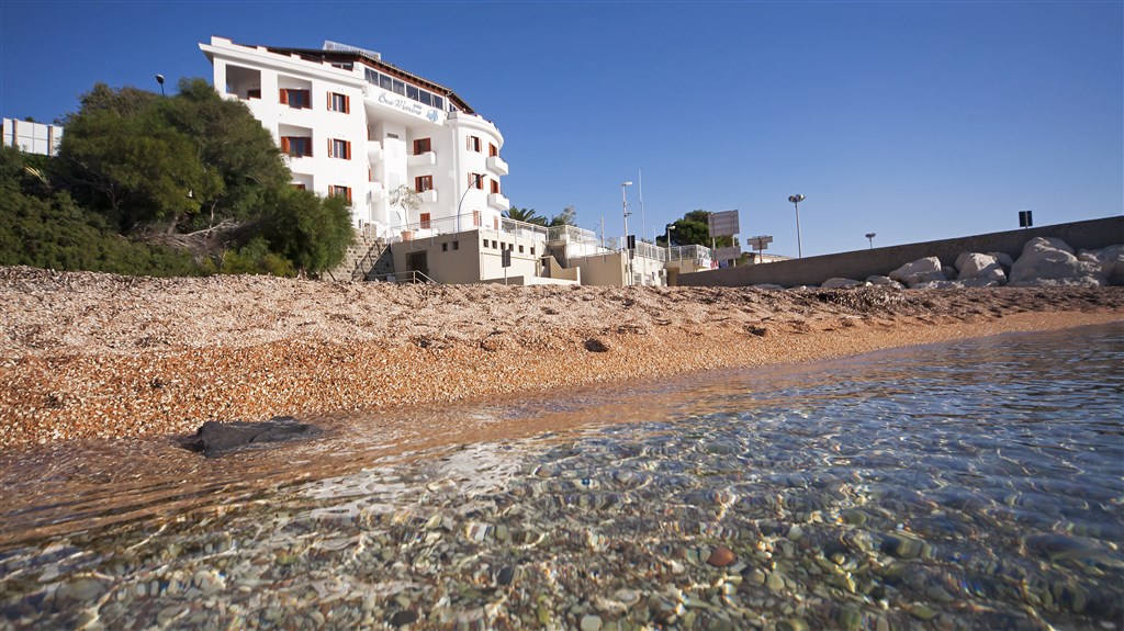 Hotel Bue Marino - Pláž u hotelu, Cala Gonone, Sardinie