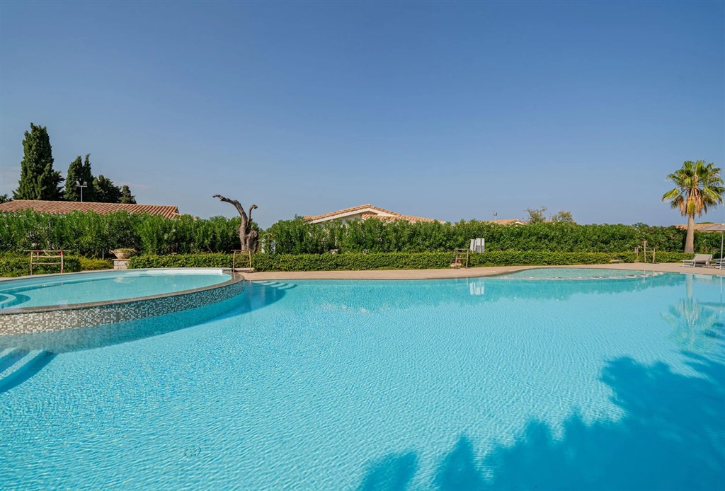 Společný bazén pro vily standard a superior, Cardedu, Sardinie